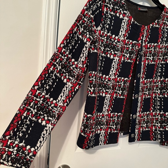 Short jacket from Germany size m. Hidden snaps front. - Picture 2 of 2